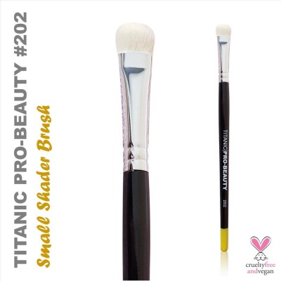 Titanic Pro-Beauty Brush 202 Small Flat Shader